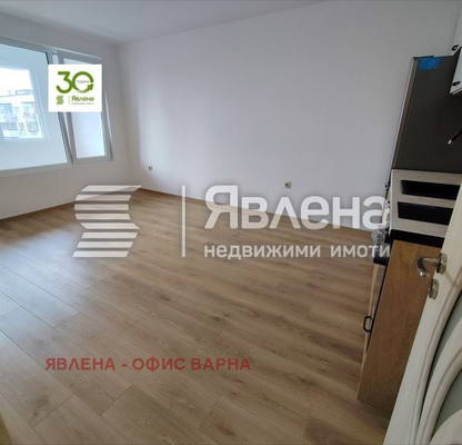 Снимка 4 — Двустаен апартамент с панорамна гледка във Варна, Възраждане 1