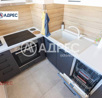 Снимка 4 — Тристаен апартамент с остъклена тераса във Възраждане 1, Варна