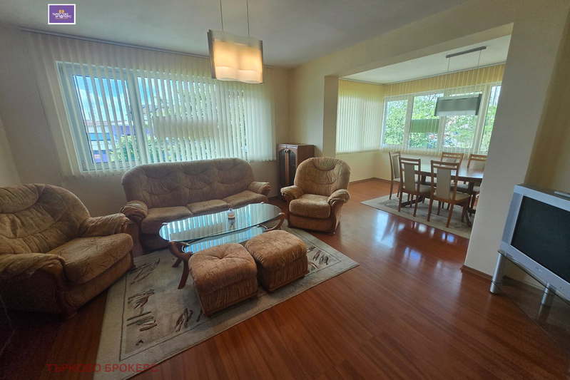 3-bedroom apartment in Veliko Tyrnovo, Centyr
