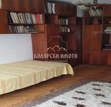 Снимка 5 — Тристаен апартамент във Велико Търново, Света гора