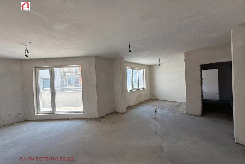 4-bedroom apartment in Vraca, Centyr