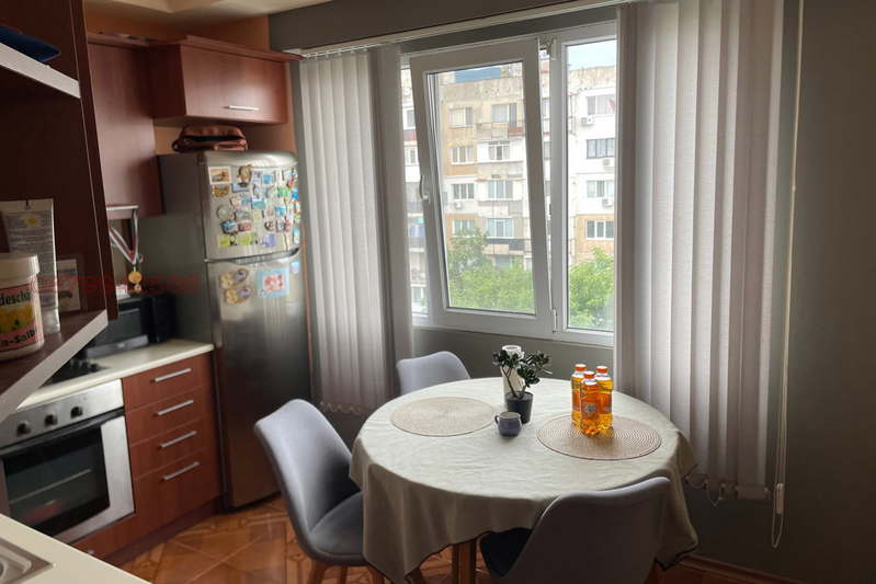 3-bedroom apartment in Vraca, Dybnika