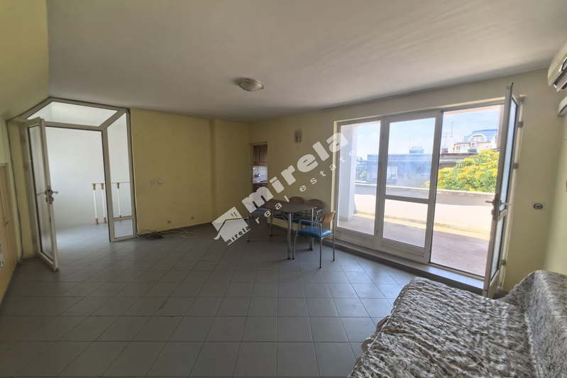 5-bedroom apartment in Yambol, Centyr