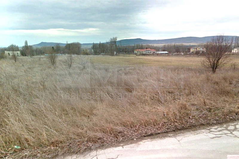 Парцел във Варна, Девня