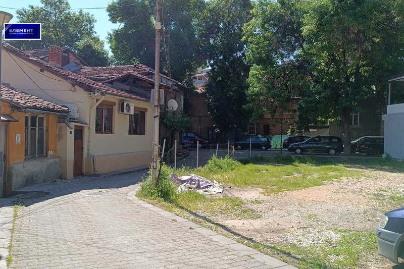 Парцел в Пловдив, Център