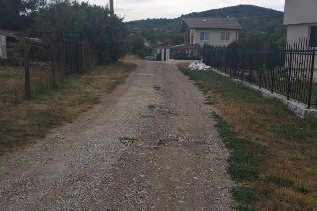 Plot in област София, Izvor