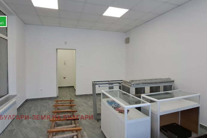 Бизнес имот в Перник, Изток