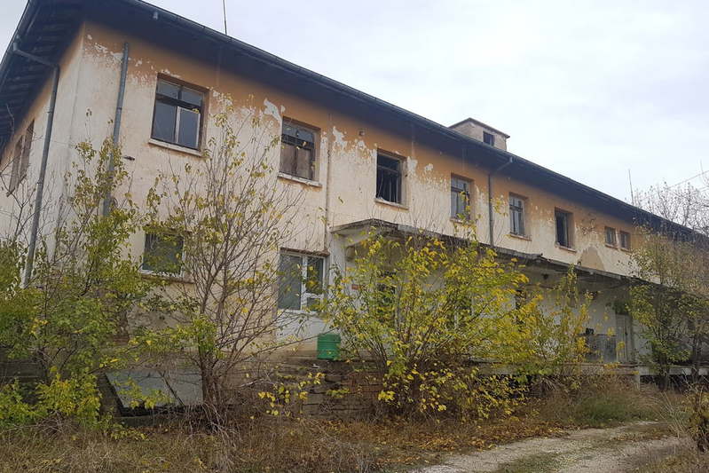 Промишлена сграда в Плевен, Гулянци