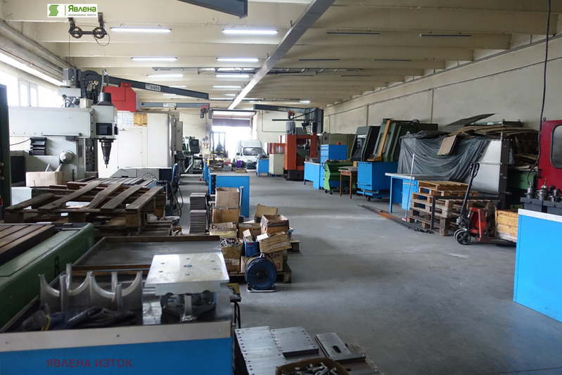 Industrial Building in Kazichene