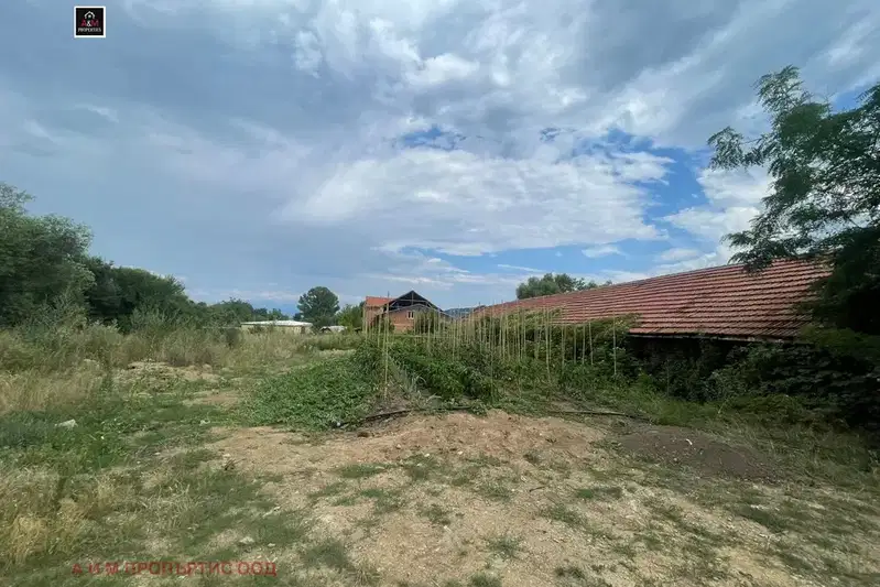 Промишлена сграда в Кюстендил, с. Лозно