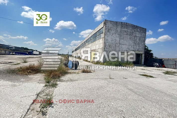 Промишлена сграда в с. Тополи