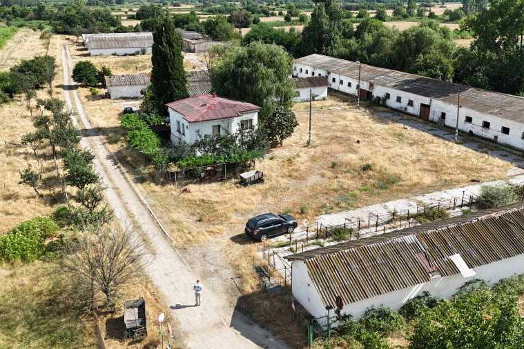 Industrial Building in Oblast Pazardjik, Velichkovo