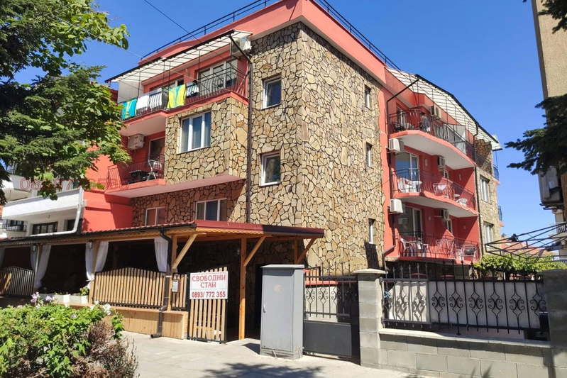 Хотел в Бургас, с. Равда