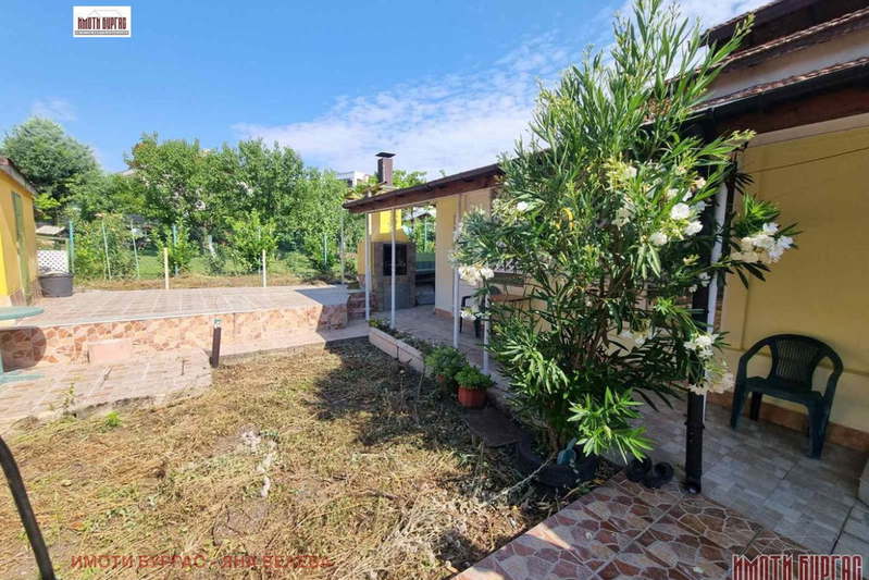 Floor of House in Burgas, Vetren