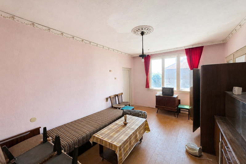 Floor of House in Oblast Shumen, Novi Pazar