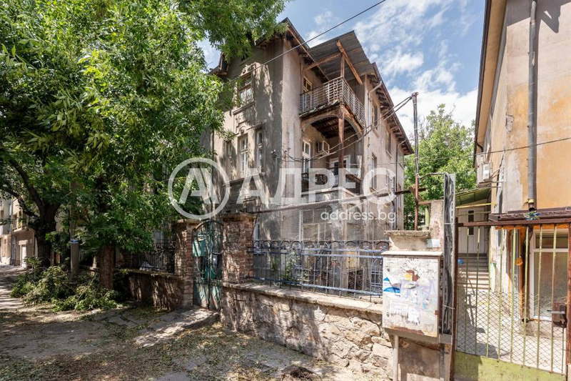 Floor of House in Plovdiv, Centyr