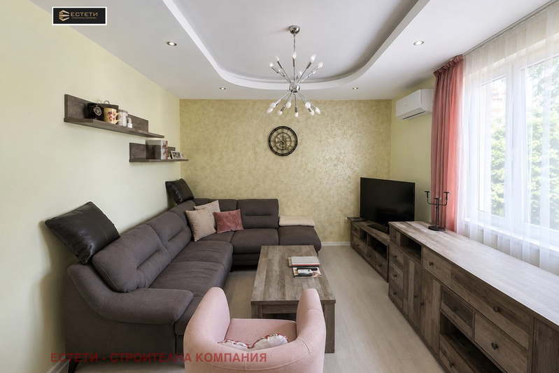 Floor of House in Stara Zagora, Kazanski - Iztok