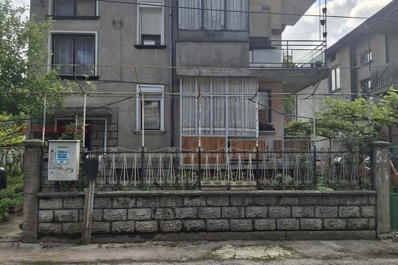 Floor of House in Oblast Lovech, Troyan