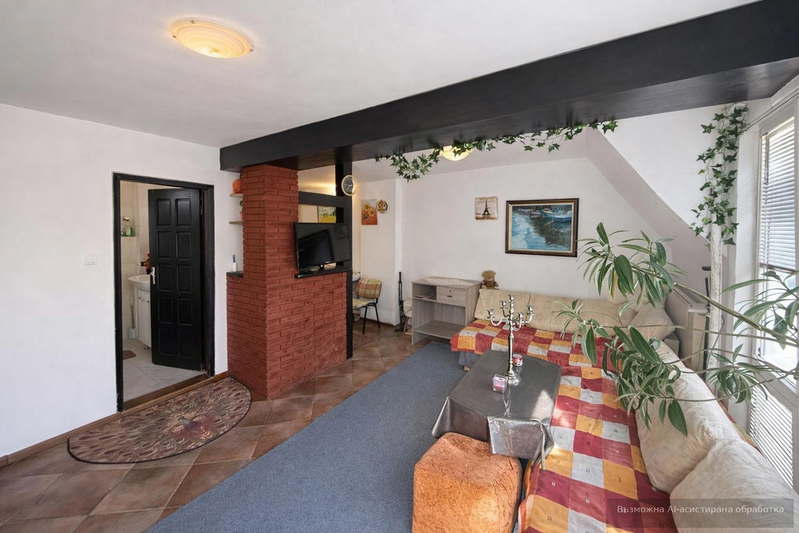 Floor of House in Varna, Centyr