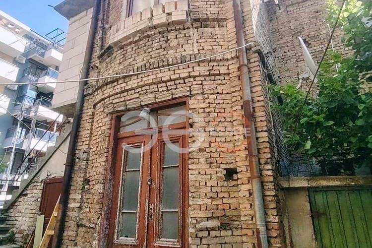 Етаж от къща във Варна, Левски 2