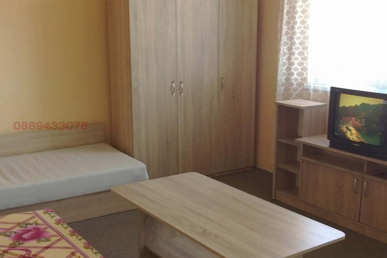 Етаж от къща във Велико Търново, Акация