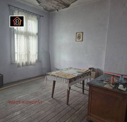 Снимка 4 — Етаж от къща във Враца, Център