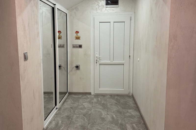 Floor of House in Vraca, Kemera - Hudojnik
