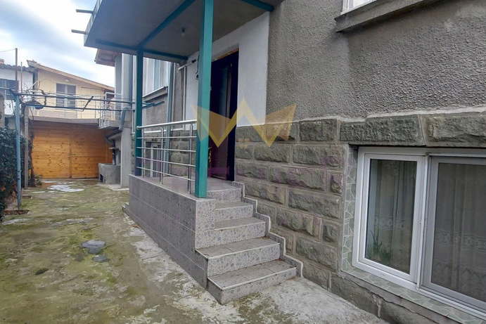 Къща в Бургас, Айтос