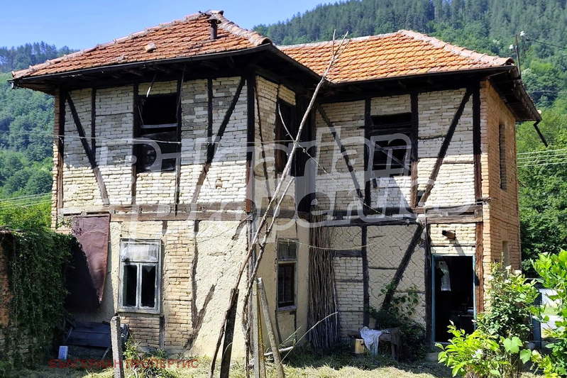 House in Oblast Lovech, Aprilci