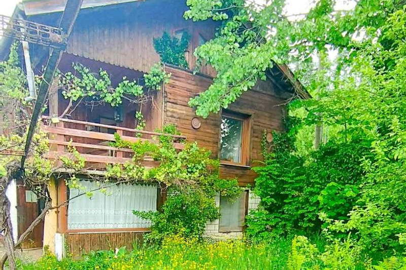 House in Oblast Lovech, Aprilci