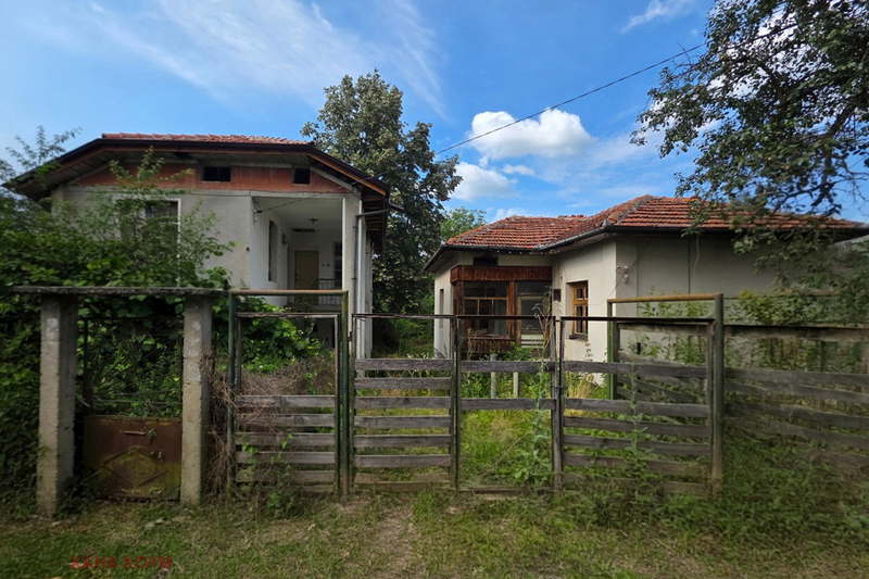 House in Oblast Lovech, Aprilci