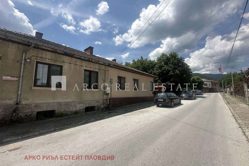 Къща в Смолян, Девин