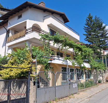 Photo 2 — Large house with 6 bedrooms and garage in Dupnitsa, Hristo Botev St