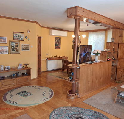 Photo 4 — Large house with 6 bedrooms and garage in Dupnitsa, Hristo Botev St