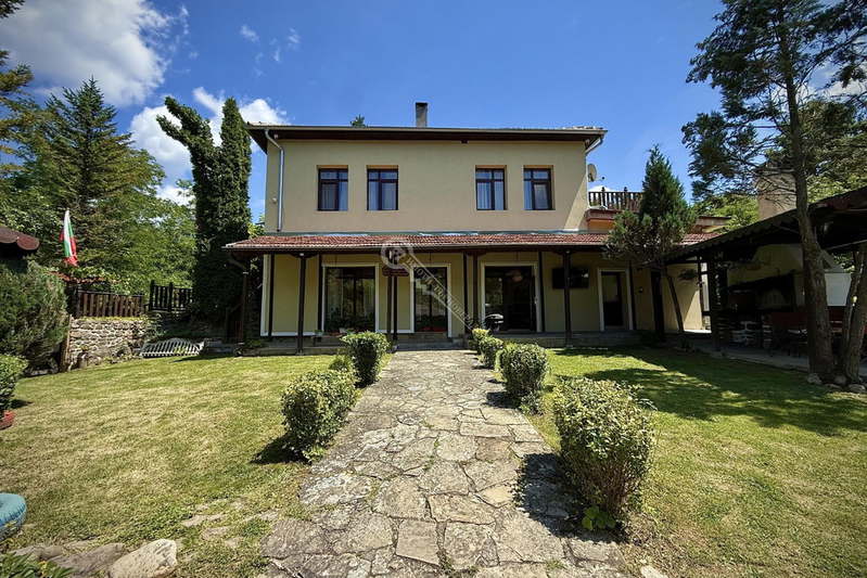Къща във Велико Търново, Елена