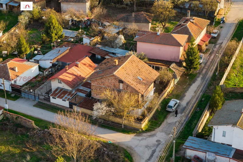 House in област София, Elin Pelin