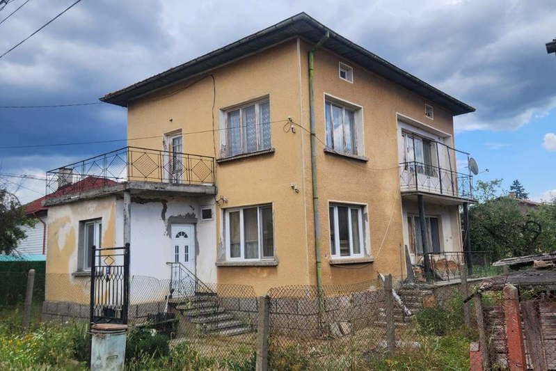 House in област София, Elin Pelin