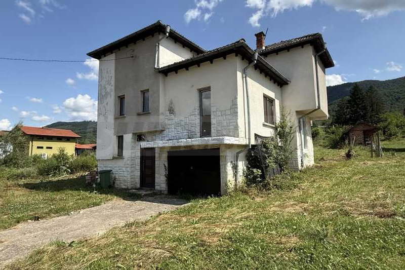Къща в София, Етрополе