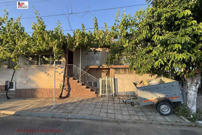 House with 4 rooms and garage in the centre of Krumovgrad