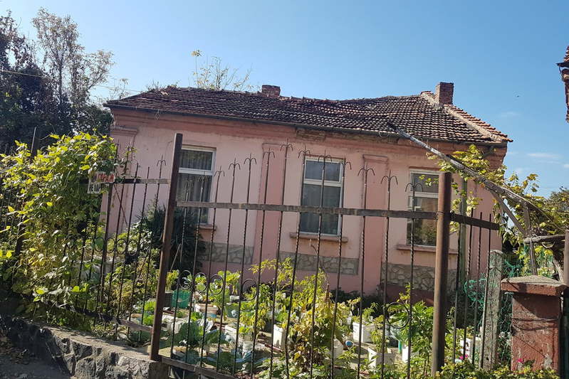 Къща в Монтана, Лом