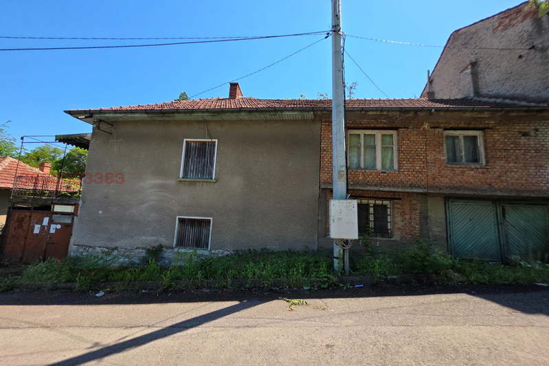 Къща в Монтана, Лом