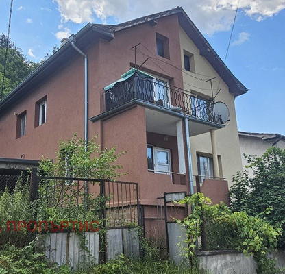 Photo 2 — House in област София, Momin Prohod