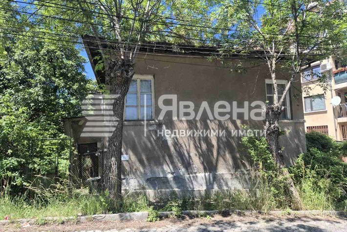 House in Pernik, Centyr