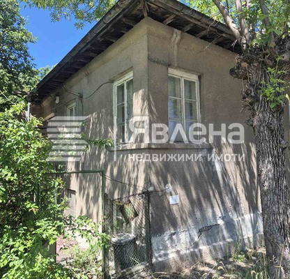 Снимка 3 — Едноетажна къща с гараж в центъра на град Перник