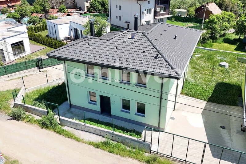 House in Pernik, Iztok