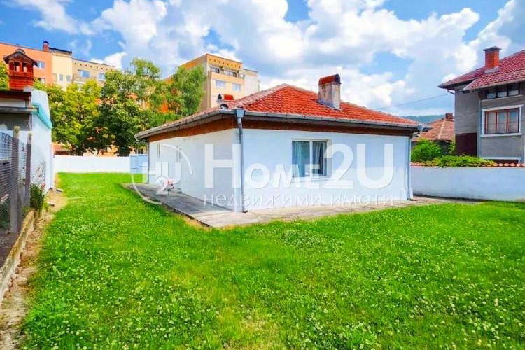 House in област София, Pirdop