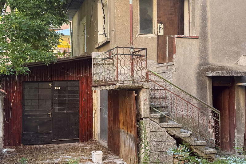 House in Pleven, Idealen Centyr