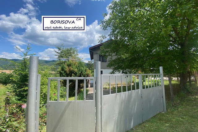 House in област София, Pravec