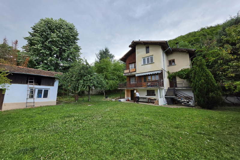 House in област София, Pravec