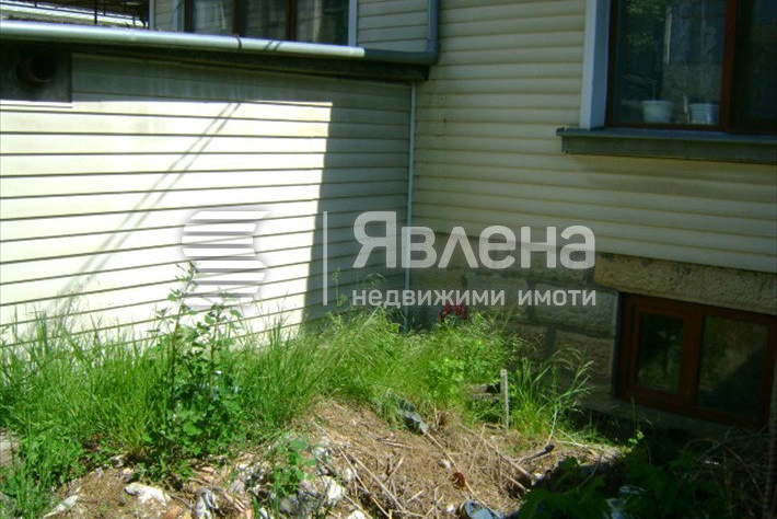 House in Razgrad, Centyr